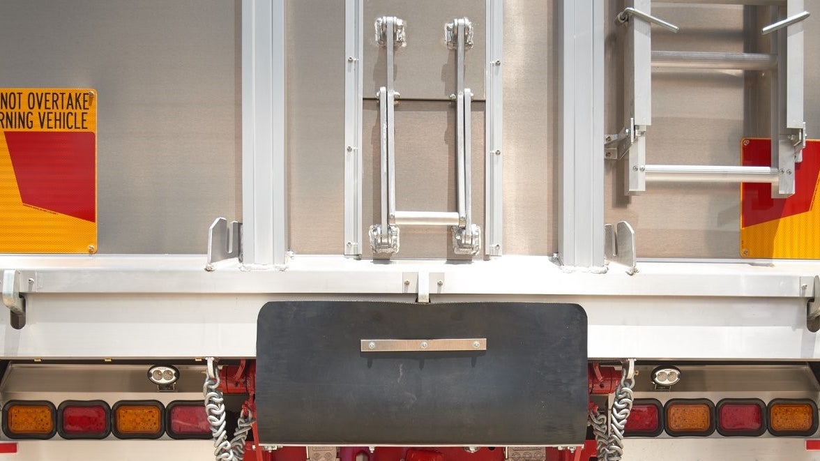 Are 400 x 400mm Rear Marker Plates Still Compliant?